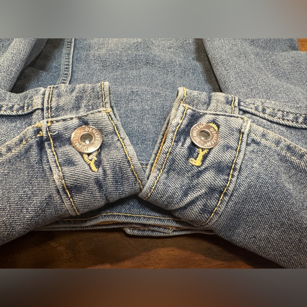 Levi’s Denizen Button Up Cropped Blue Denim Trucker Jacket Women’s Size Medium - Picture 8 of 12